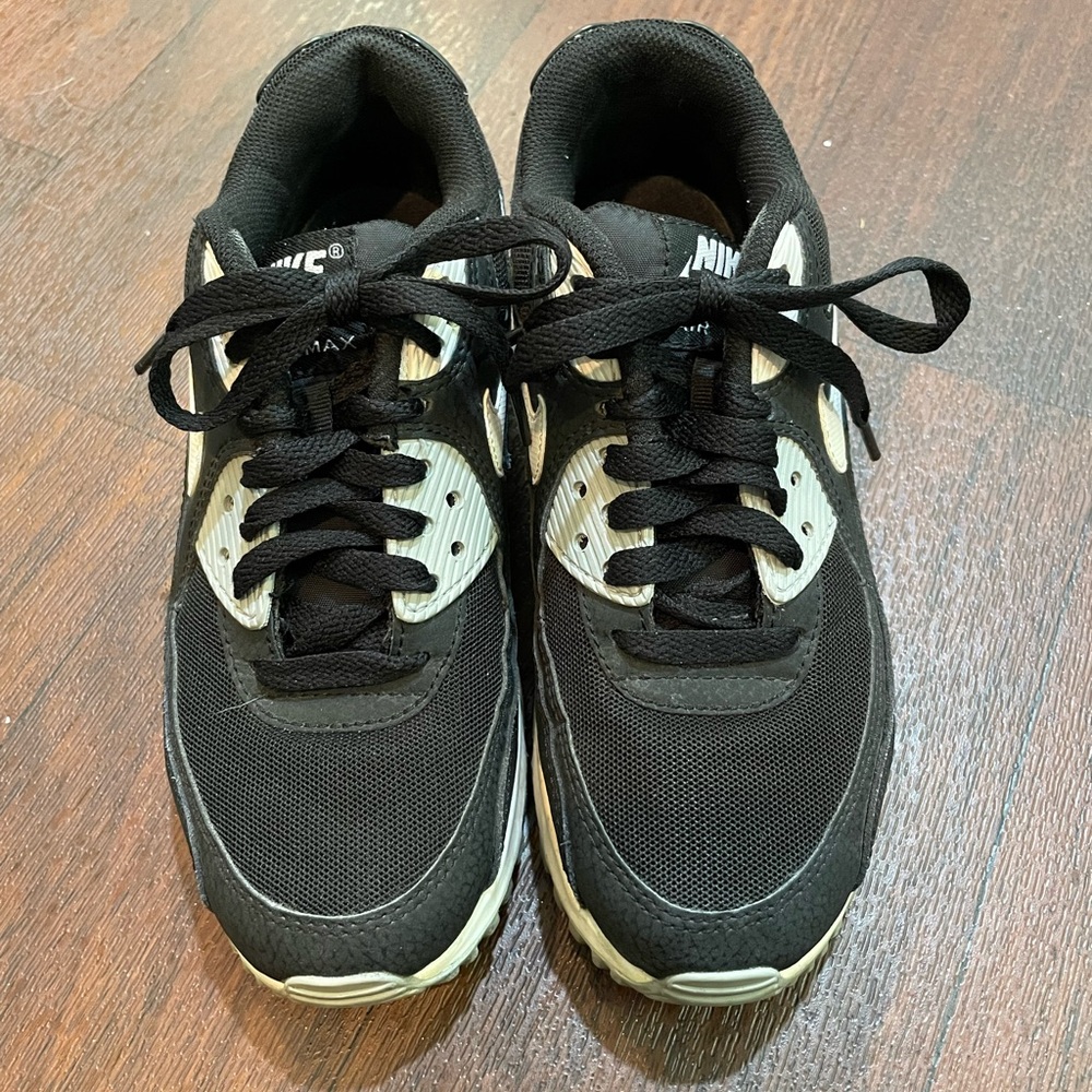Women’s Nike Pro Max